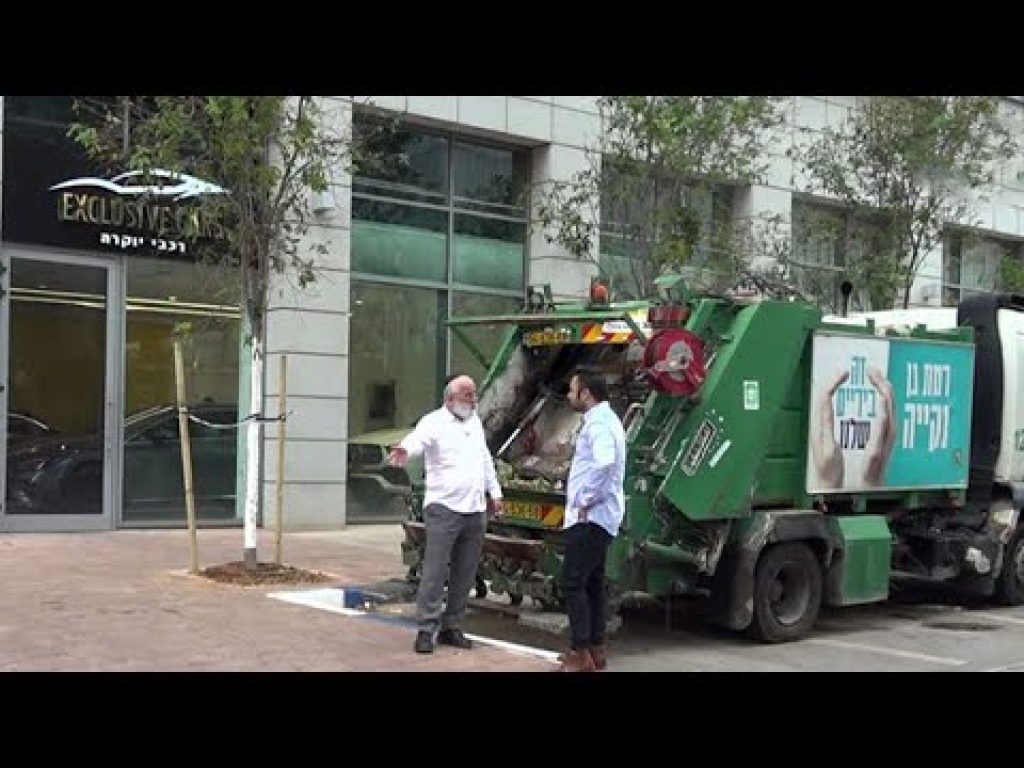 בעל עסק ברמת גן טוען: ראש העיר מתנקם בי בעזרת משאית זבל