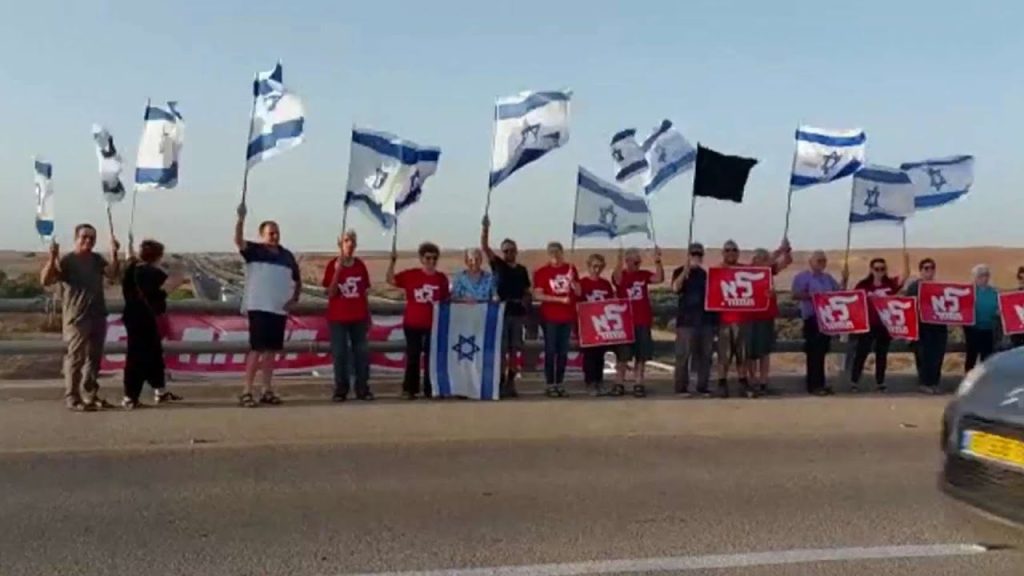 "קרובים ליום שזה ייגמר במוות": הקרבות בין הימין לשמאל על הגשרים