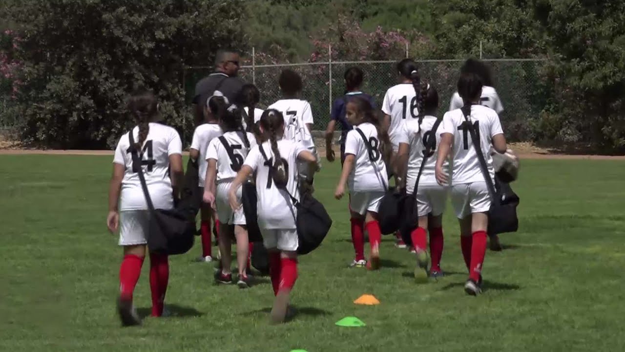 "כדורגל זה לבנות": הצעירות הערביות שבועטות במוסכמות