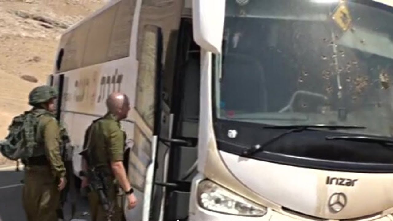 פיגוע ירי בבקעה: מחבלים ירו על אוטובוס וניסו להצית אותו