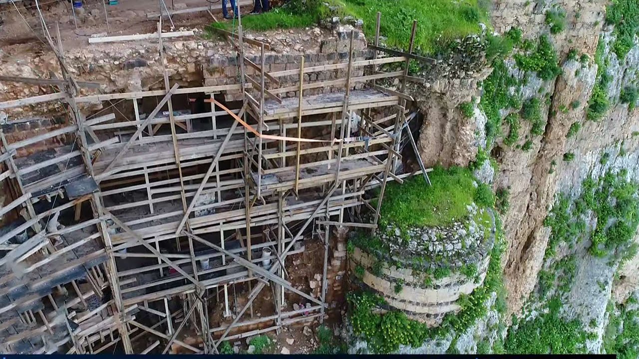 על קצה המצוק: העבודות המורכבות להצלת המצודה שעל סף התמוטטות
