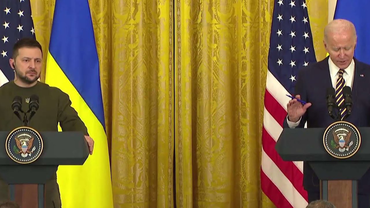 התאטרון של זלנסקי: איך כבש נשיא אוקראינה את הלבבות במערב?