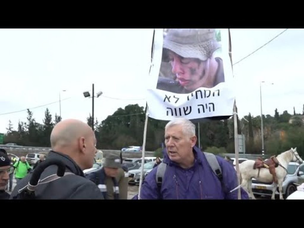 מספרי ברזל להתפקד: בדרכים ובשבילים עם מחאת המילואימניקים