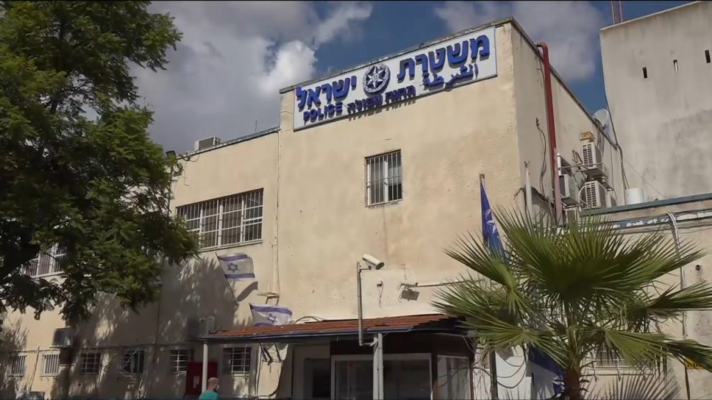 לעיני המורה: תלמיד נדקר בצווארו במספריים על ידי תלמיד אחר